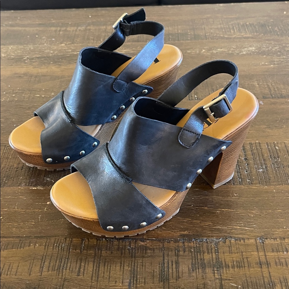 Kork-Ease Black Leather Heeled Sandals - Picture 2 of 6
